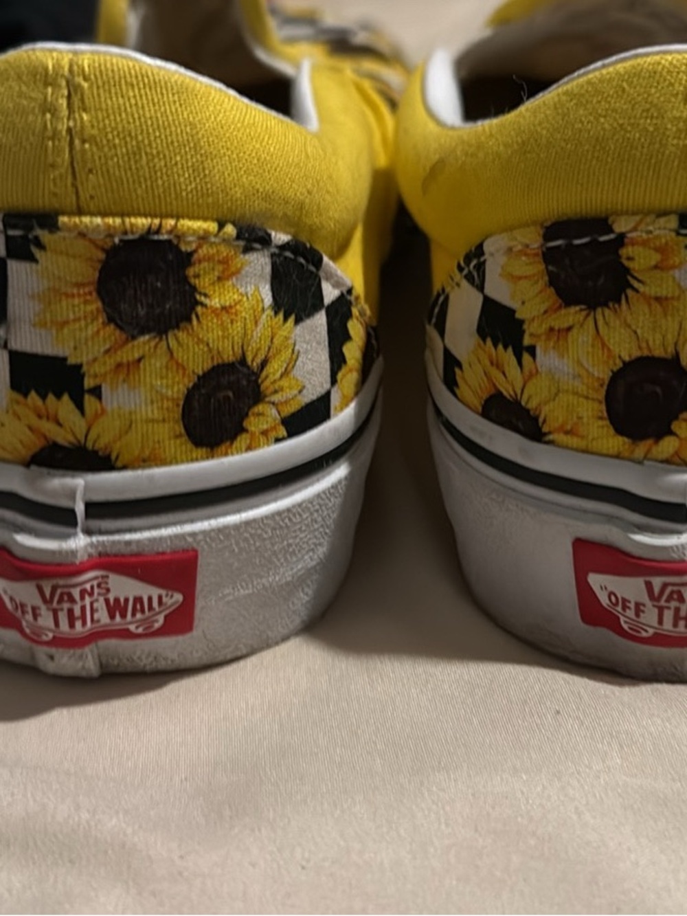 Vans women’s Slip-On Sneakers in Yellow Sunflower Check - Picture 5 of 5